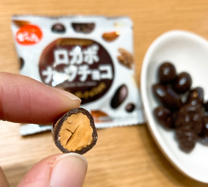 ロカボナッツチョコ　アーモンド断面
